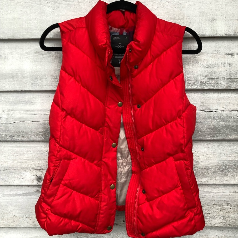 Gap Women’s Winter Warmth Red Winter Vest -S